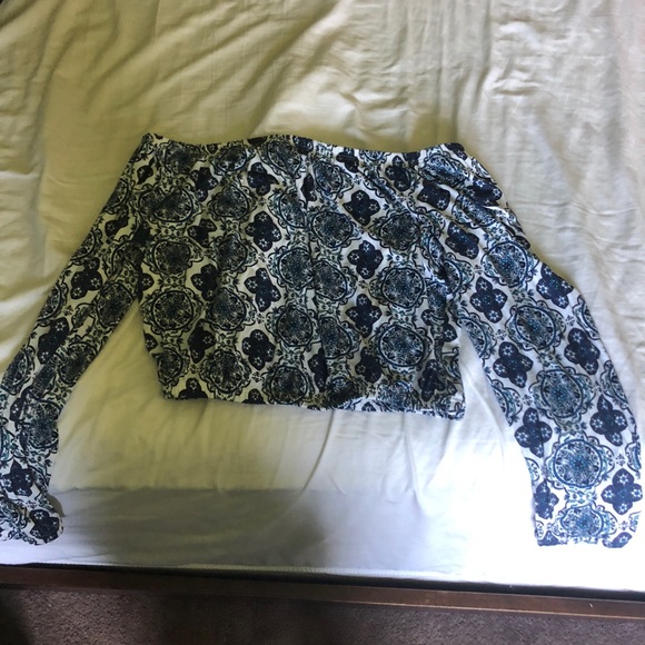 cropped off the shoulder long sleeved shirt - Picture 2 of 3